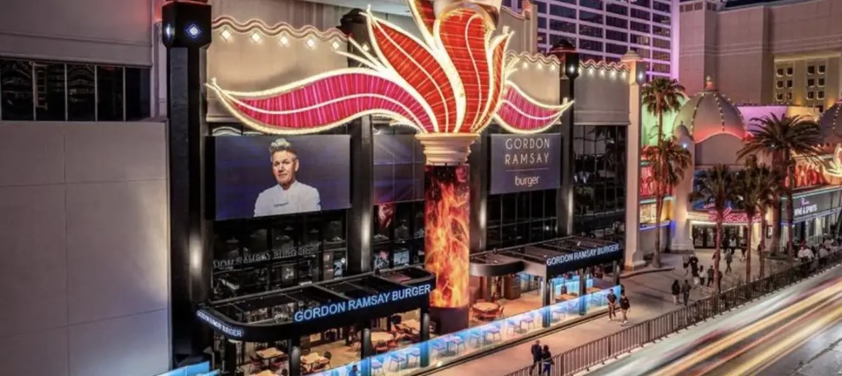 在赌场旁的咖啡店，目睹赌徒的焦虑与期待